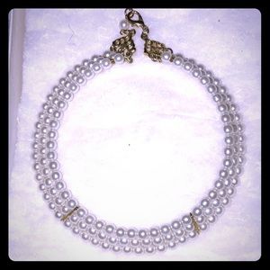 Very cute pearls choker necklace